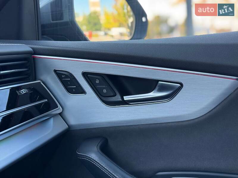 Внедорожник / Кроссовер Audi Q8 2018 в Киеве