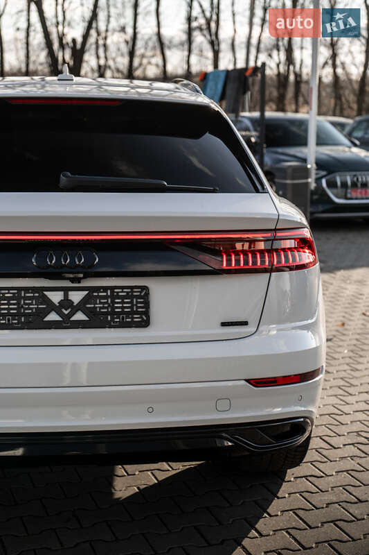 Позашляховик / Кросовер Audi Q8 2018 в Львові