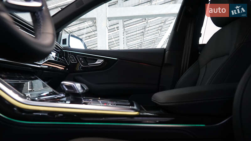 Позашляховик / Кросовер Audi Q8 2024 в Львові
