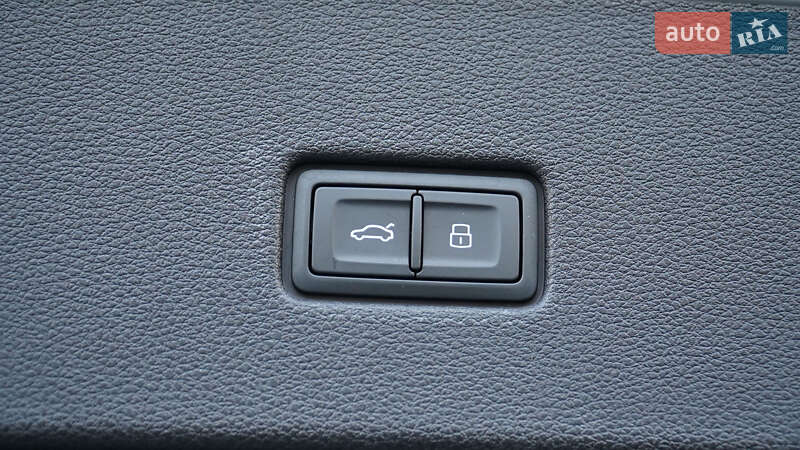 Позашляховик / Кросовер Audi Q8 2024 в Львові