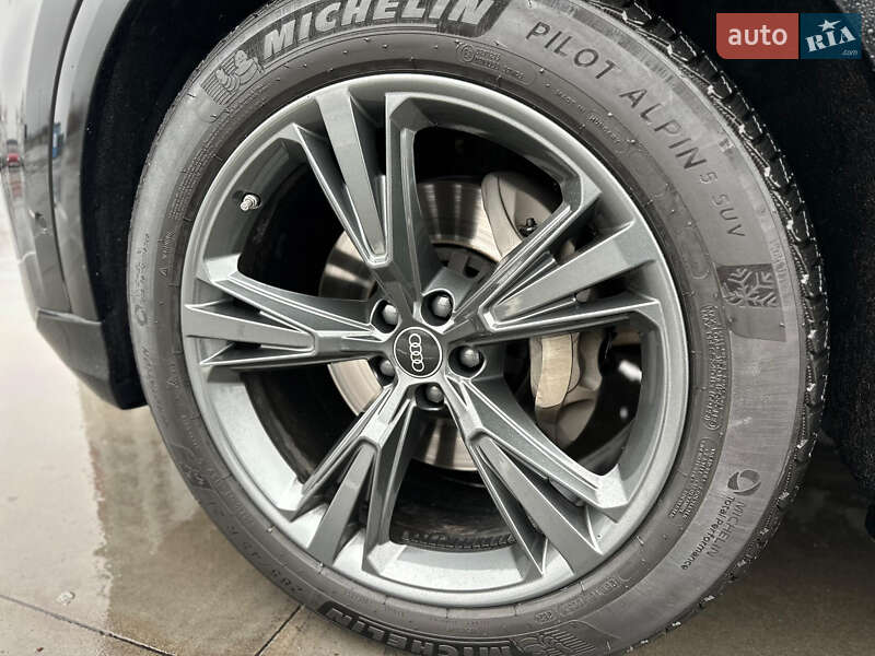 Внедорожник / Кроссовер Audi Q8 2024 в Киеве