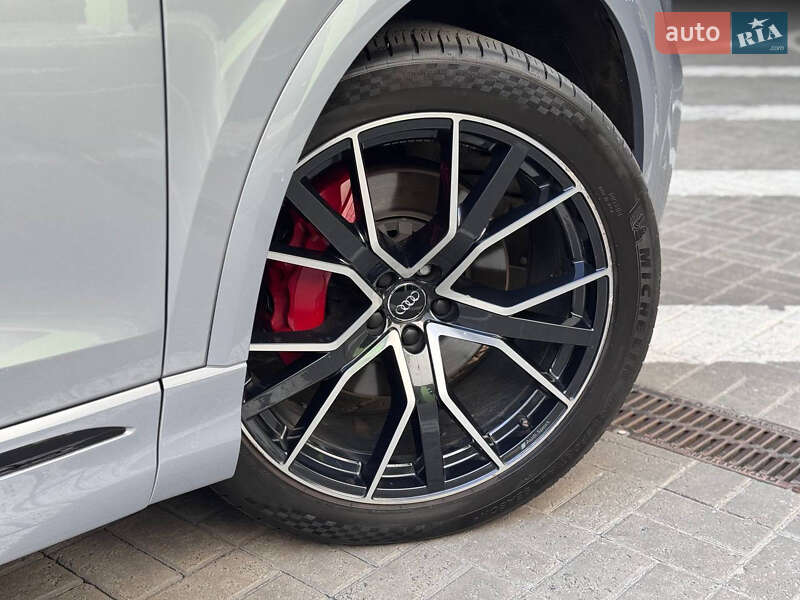 Внедорожник / Кроссовер Audi Q8 2019 в Киеве