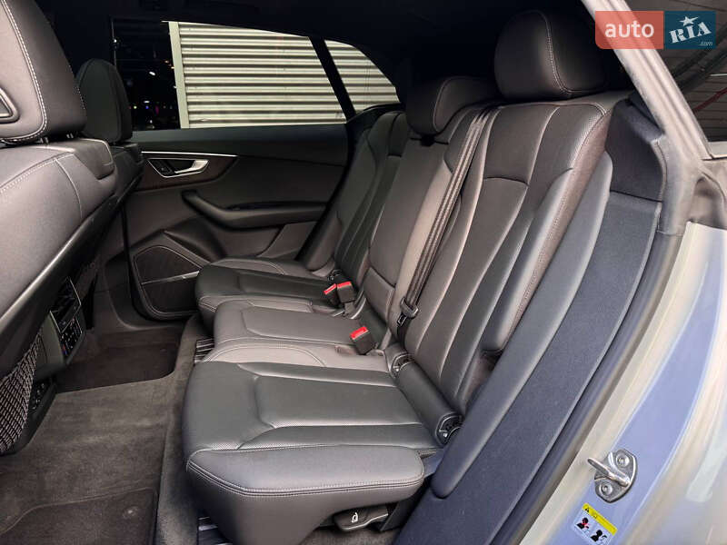 Внедорожник / Кроссовер Audi Q8 2019 в Киеве