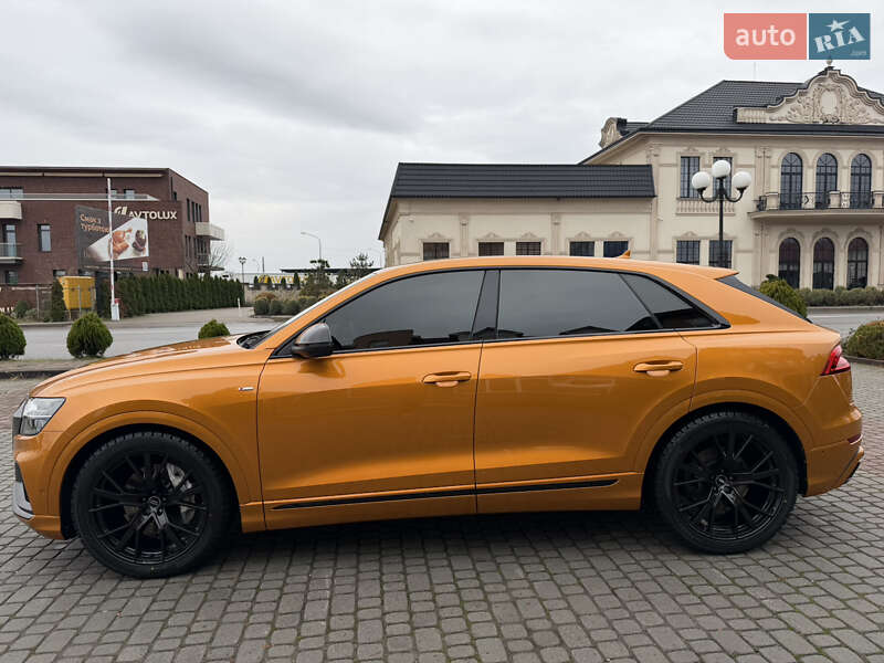 Позашляховик / Кросовер Audi Q8 2018 в Мукачевому