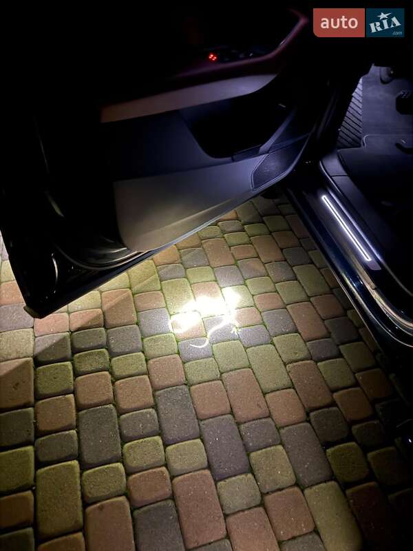 Внедорожник / Кроссовер Audi Q8 2019 в Ровно