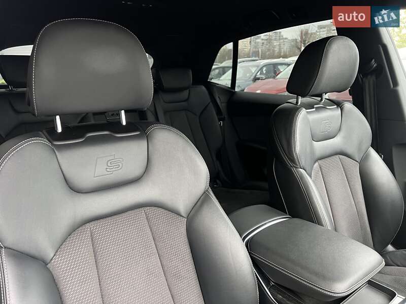 Внедорожник / Кроссовер Audi Q8 2019 в Киеве