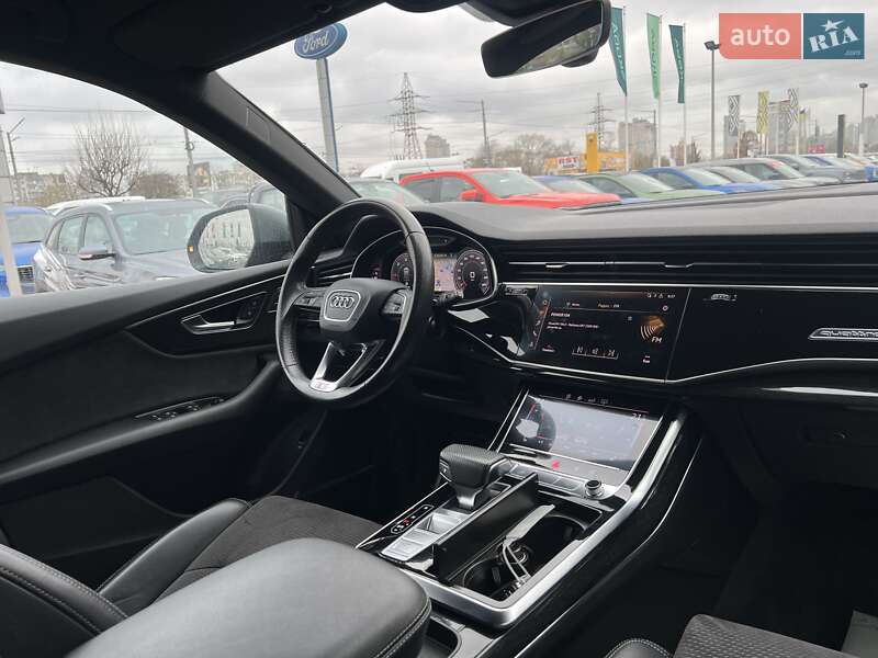 Внедорожник / Кроссовер Audi Q8 2019 в Киеве