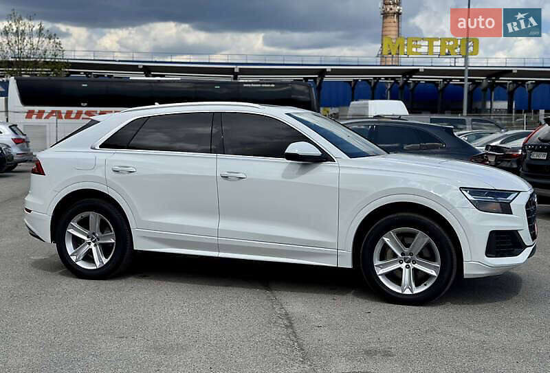 Внедорожник / Кроссовер Audi Q8 2018 в Авангарде