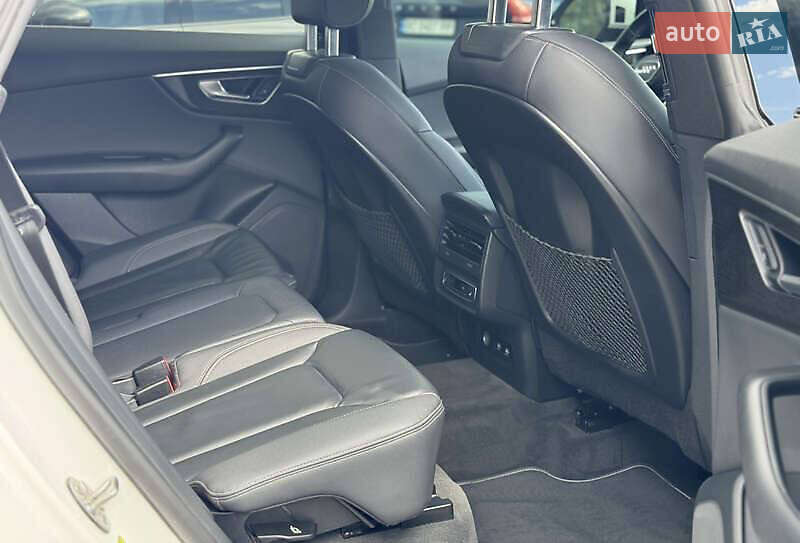 Внедорожник / Кроссовер Audi Q8 2018 в Авангарде