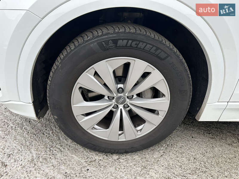 Внедорожник / Кроссовер Audi Q8 2019 в Киеве