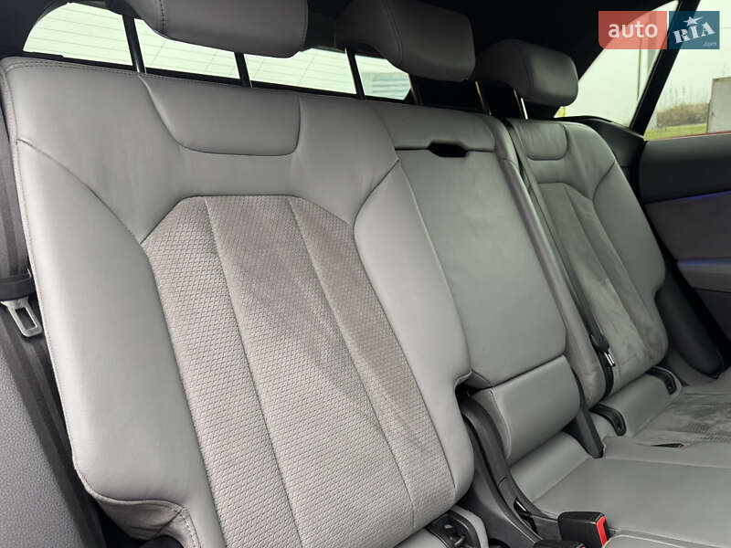 Внедорожник / Кроссовер Audi Q8 2018 в Киеве