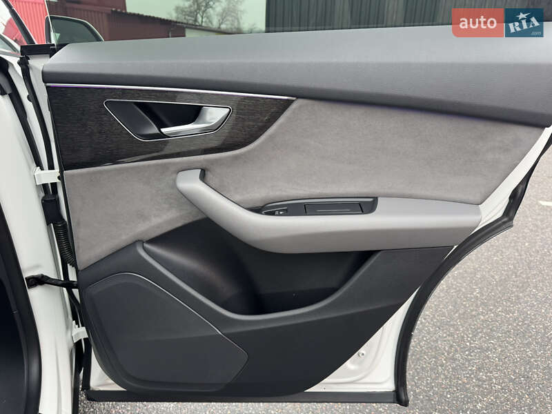 Внедорожник / Кроссовер Audi Q8 2018 в Киеве