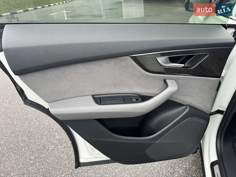 Внедорожник / Кроссовер Audi Q8 2018 в Киеве