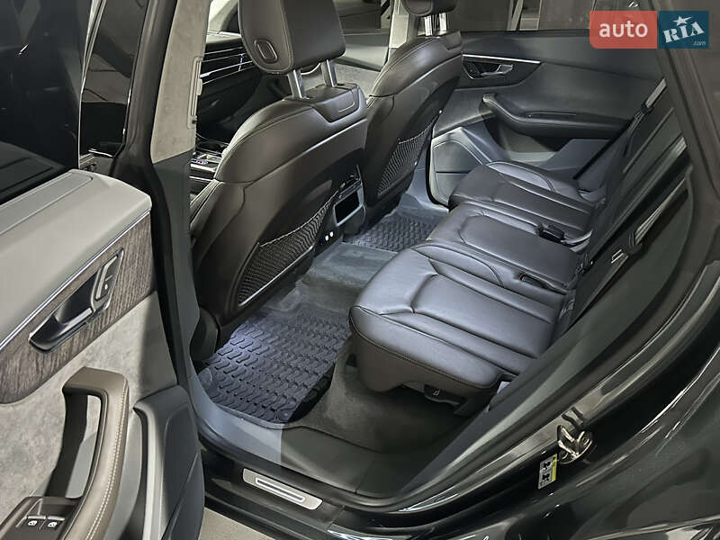 Внедорожник / Кроссовер Audi Q8 2019 в Киеве