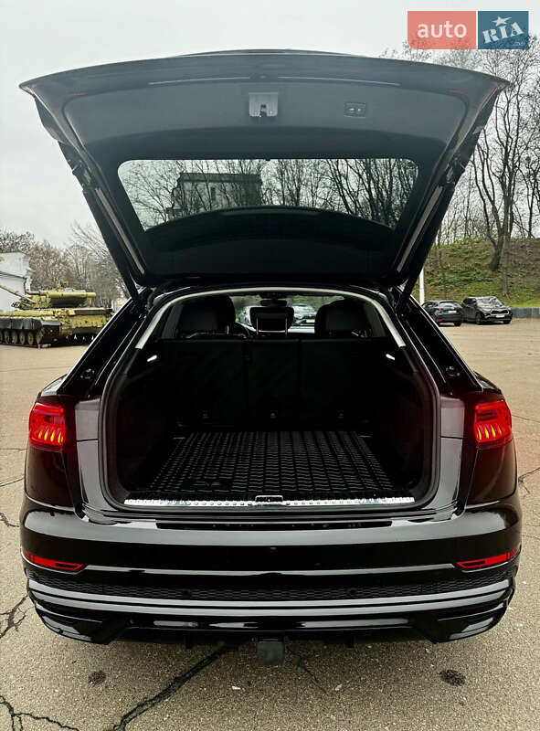 Позашляховик / Кросовер Audi Q8 2022 в Києві