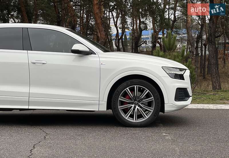 Внедорожник / Кроссовер Audi Q8 2020 в Киеве