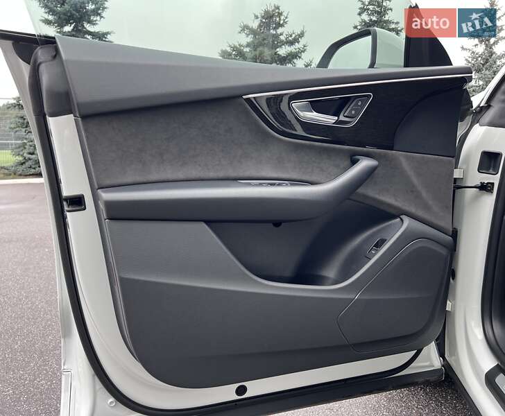 Внедорожник / Кроссовер Audi Q8 2020 в Киеве