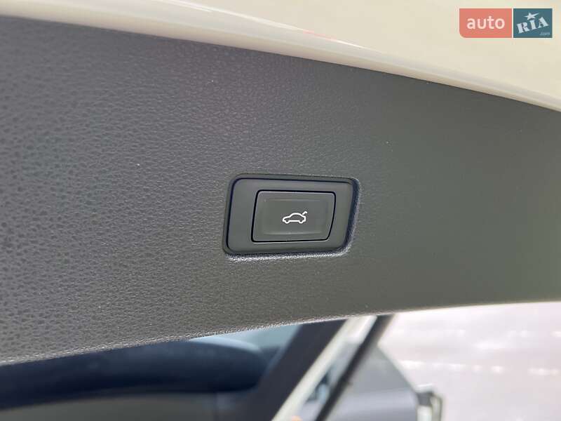 Внедорожник / Кроссовер Audi Q8 2020 в Киеве