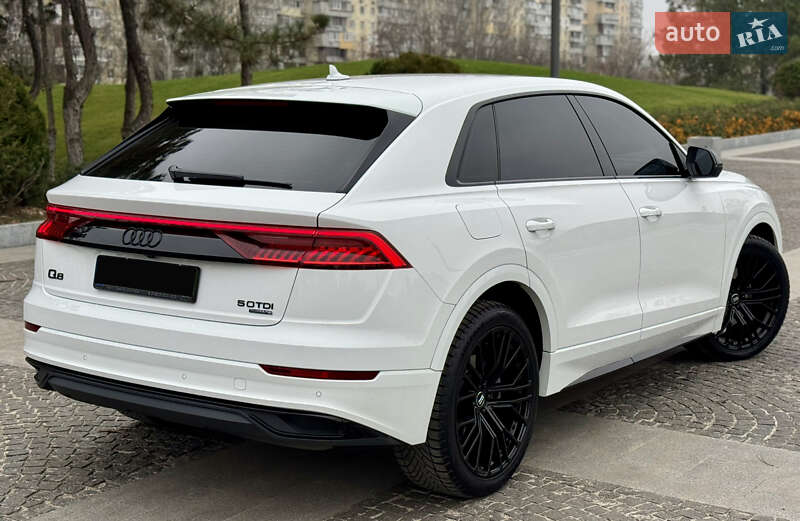 Позашляховик / Кросовер Audi Q8 2023 в Дніпрі