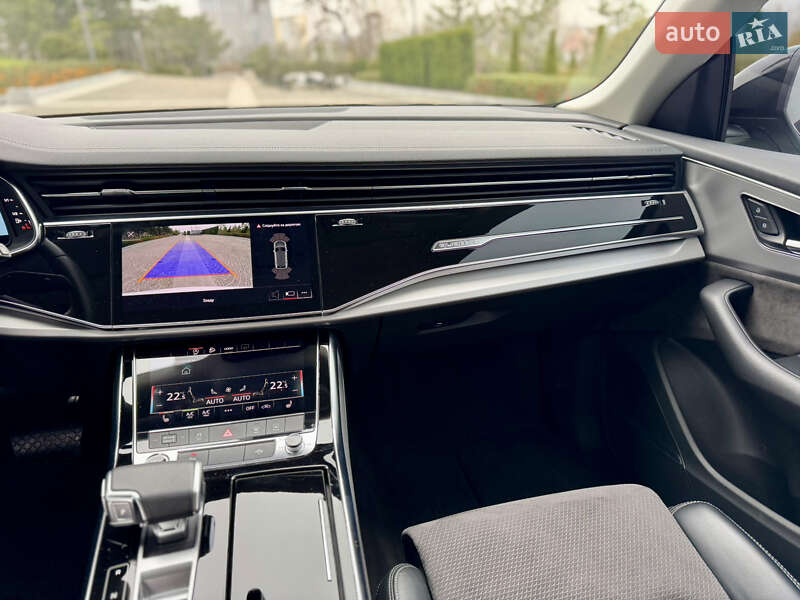 Позашляховик / Кросовер Audi Q8 2023 в Дніпрі