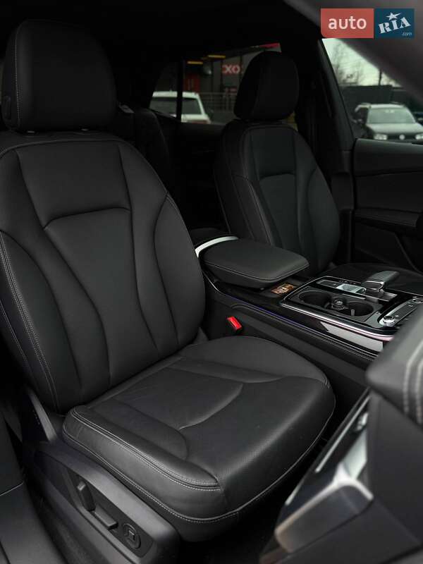 Внедорожник / Кроссовер Audi Q8 2023 в Черновцах