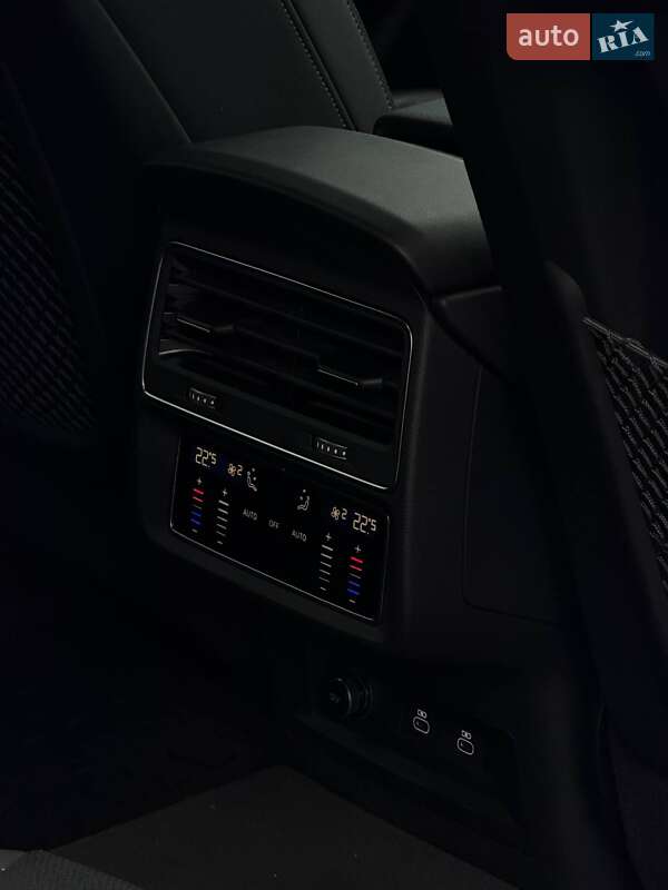 Внедорожник / Кроссовер Audi Q8 2023 в Черновцах