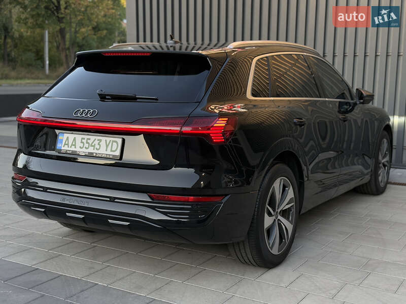 Внедорожник / Кроссовер Audi Q8 2023 в Киеве