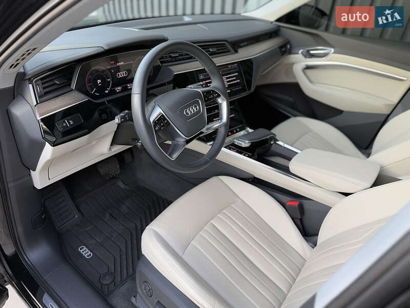 Внедорожник / Кроссовер Audi Q8 2023 в Киеве