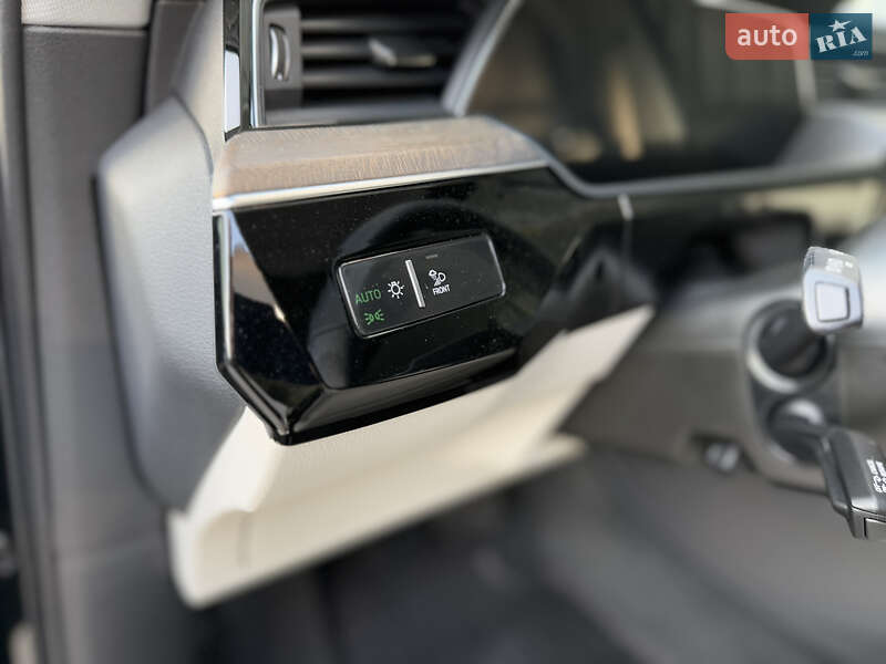 Внедорожник / Кроссовер Audi Q8 2023 в Киеве