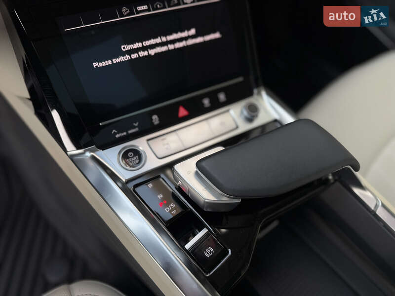 Внедорожник / Кроссовер Audi Q8 2023 в Киеве