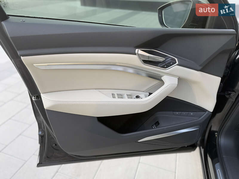 Внедорожник / Кроссовер Audi Q8 2023 в Киеве