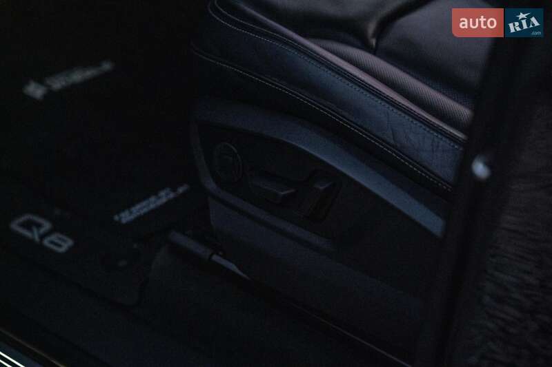 Позашляховик / Кросовер Audi Q8 2019 в Чернівцях