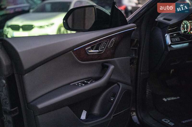 Позашляховик / Кросовер Audi Q8 2019 в Чернівцях