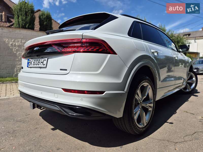 Внедорожник / Кроссовер Audi Q8 2021 в Киеве