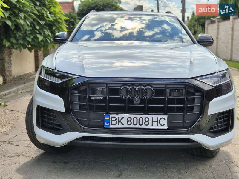 Внедорожник / Кроссовер Audi Q8 2021 в Киеве
