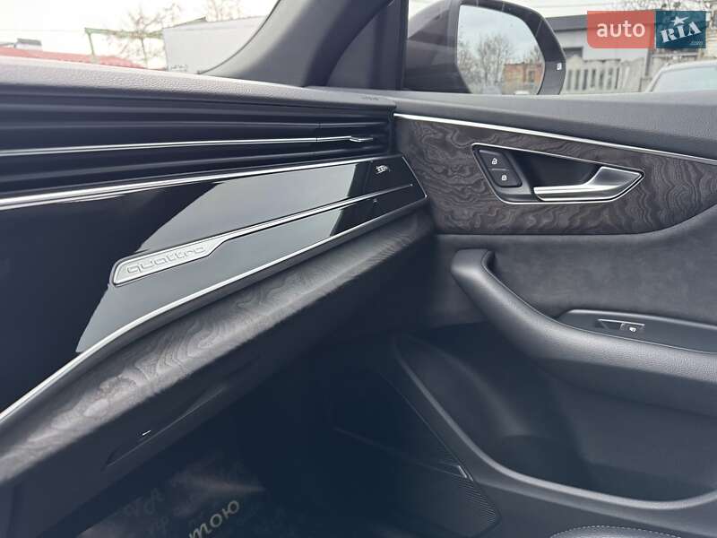 Внедорожник / Кроссовер Audi Q8 2019 в Тернополе