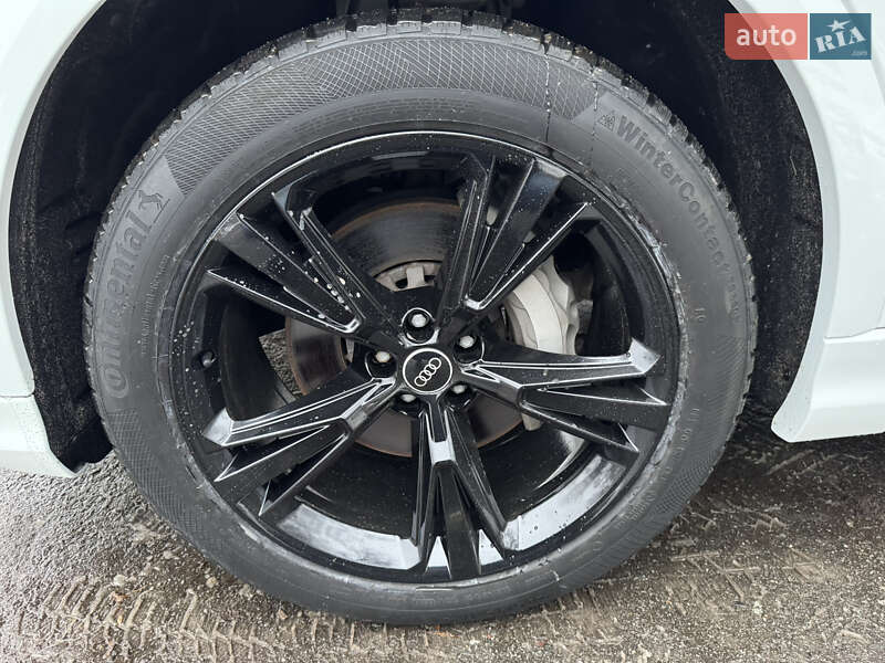 Внедорожник / Кроссовер Audi Q8 2021 в Киеве