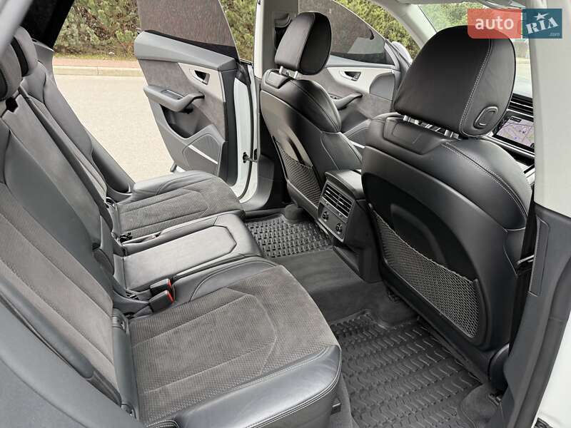 Позашляховик / Кросовер Audi Q8 2023 в Києві