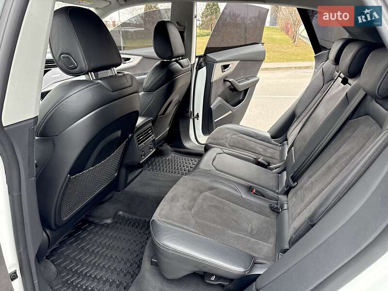 Позашляховик / Кросовер Audi Q8 2023 в Києві