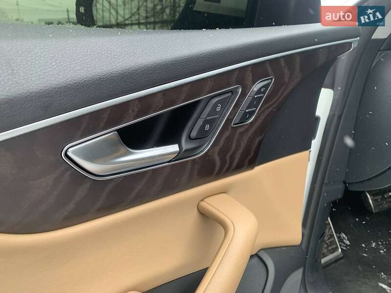 Внедорожник / Кроссовер Audi Q8 2019 в Стрые