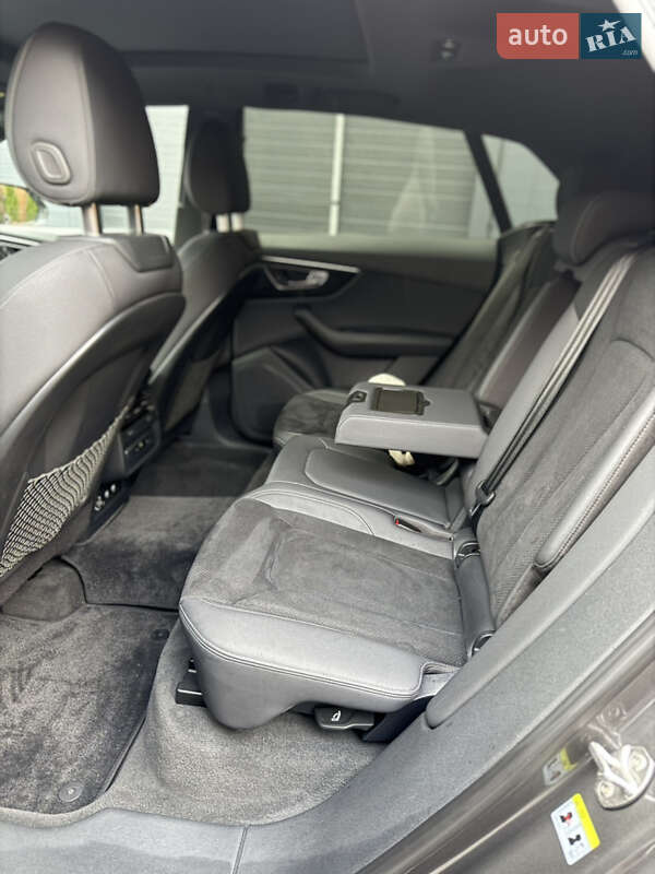 Внедорожник / Кроссовер Audi Q8 2018 в Киеве