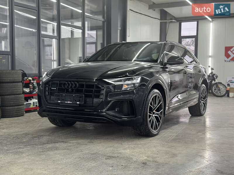 Позашляховик / Кросовер Audi Q8 2020 в Луцьку