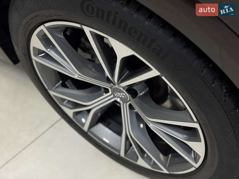 Внедорожник / Кроссовер Audi Q8 2019 в Тернополе