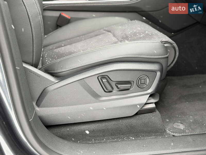 Внедорожник / Кроссовер Audi Q8 2024 в Киеве