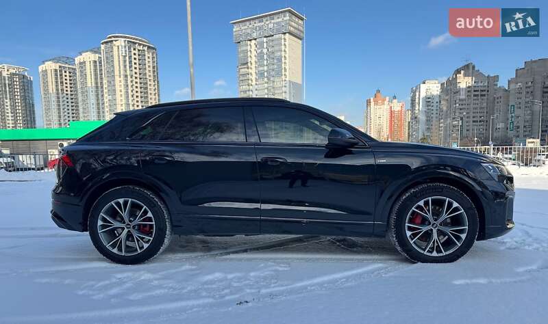 Внедорожник / Кроссовер Audi Q8 2025 в Киеве