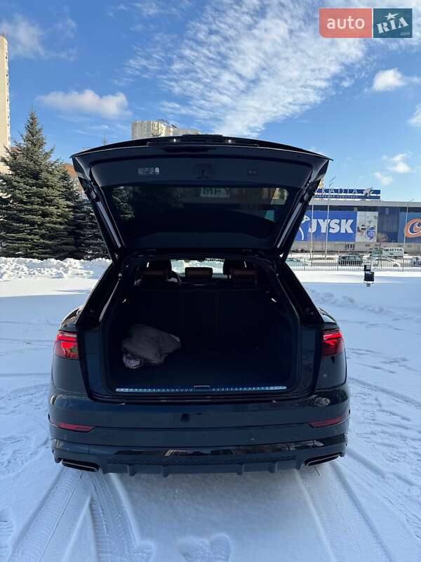 Внедорожник / Кроссовер Audi Q8 2025 в Киеве