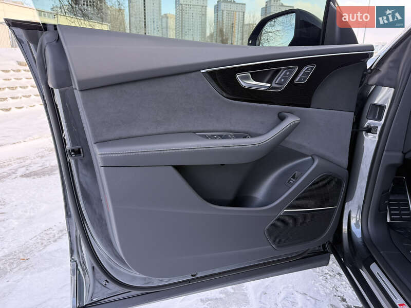 Внедорожник / Кроссовер Audi Q8 2024 в Киеве