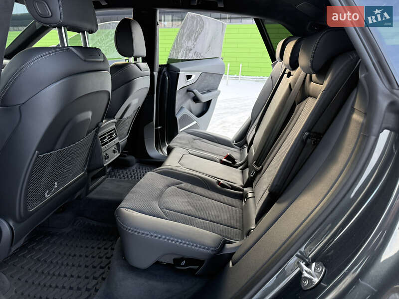 Внедорожник / Кроссовер Audi Q8 2024 в Киеве