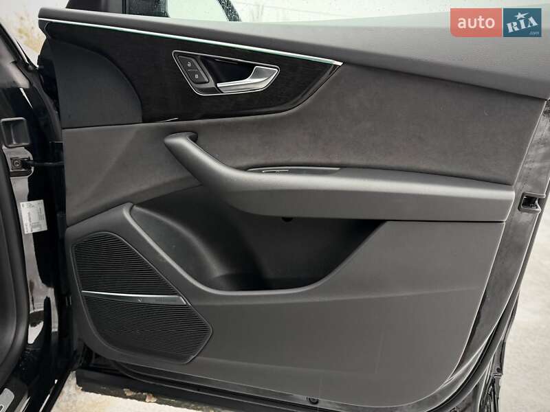 Внедорожник / Кроссовер Audi Q8 2023 в Киеве