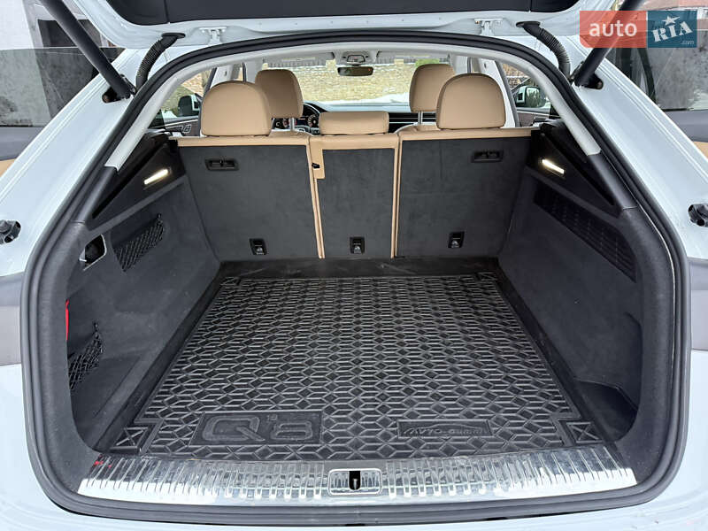 Внедорожник / Кроссовер Audi Q8 2018 в Киеве